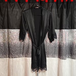 NWOT Le Rose Stories-Chiara Satin Trim Robe (black)-Size S/M